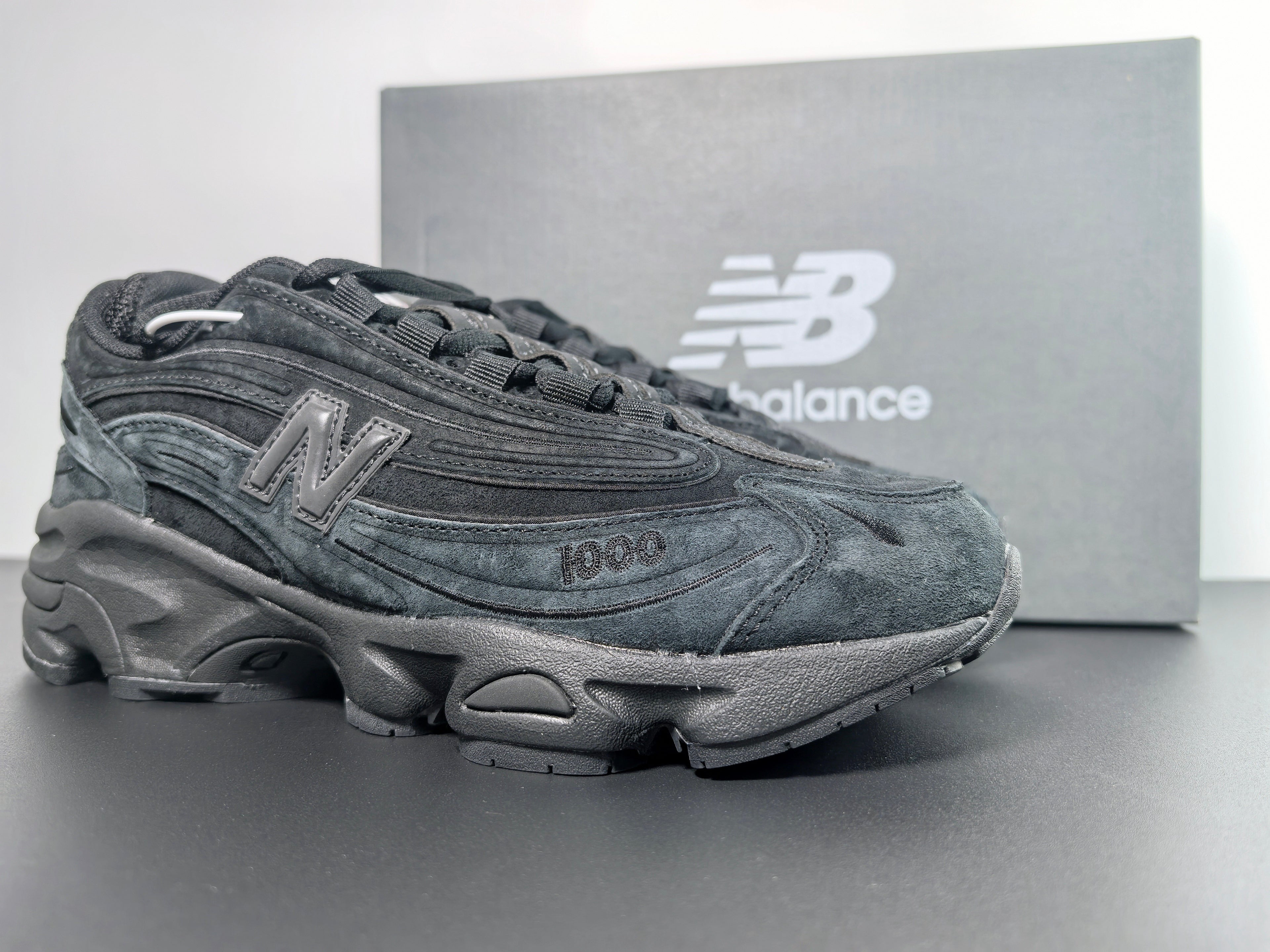 New Balance 1000 trainers